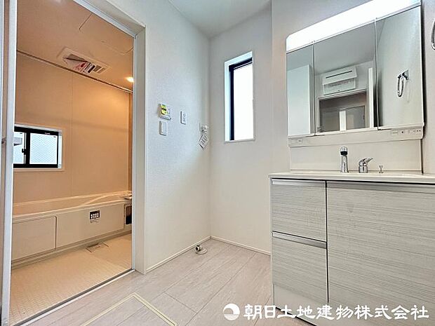 <洗面室>1階に水回りが集中している使いやすい間取りです。