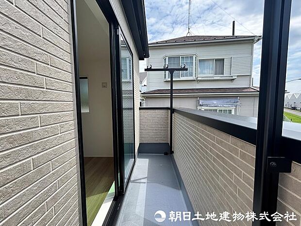 <バルコニー>南向きと北向きの2面バルコニーです。