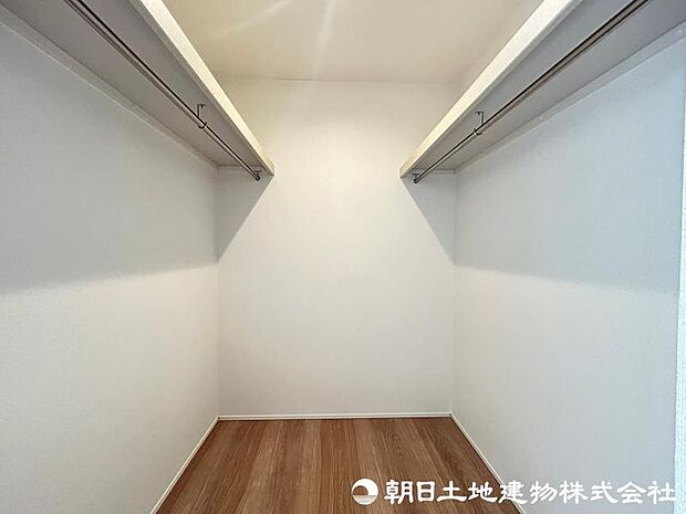 <収納>ご夫婦で使えるウォークインクローゼットも魅力です。