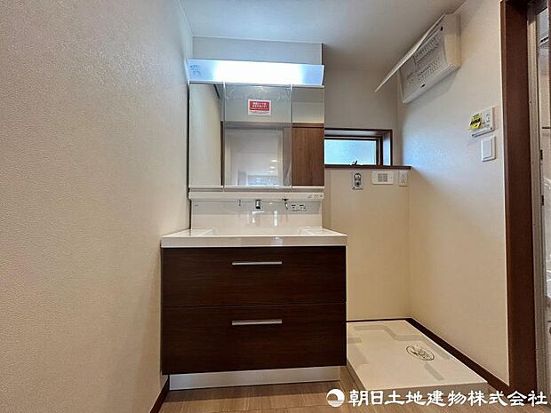 ＜洗面室＞キッチンから近く家事動線がスムーズです。