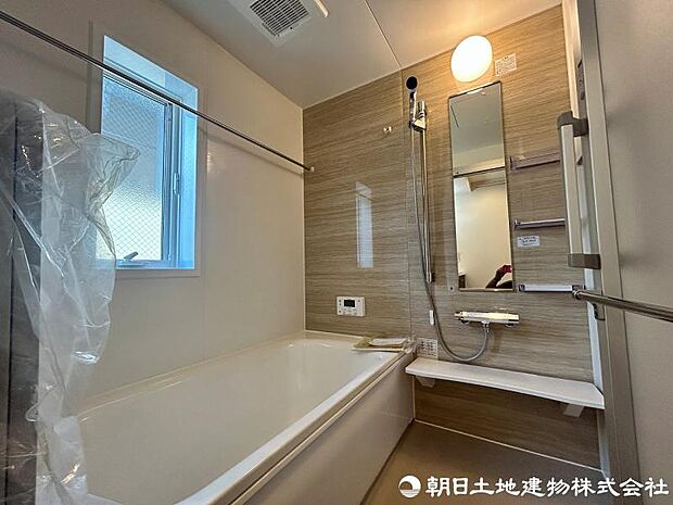 ＜浴室＞1坪タイプの広いユニットバスです。