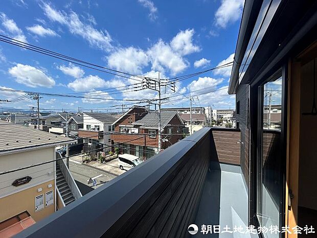 ＜バルコニー＞2階3階の便利な2面バルコニーです。