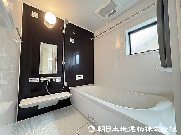 <浴室>1坪タイプの広いユニットバスです。