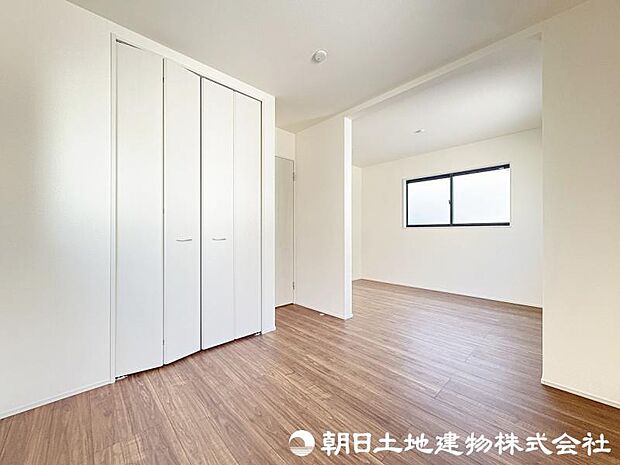 ＜ストレージルーム＞クローゼット収納もありお洋服をすっきりと収納できます。