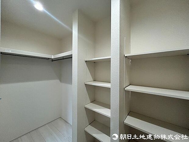 ＜ファミリークローゼット＞ご家族で使える広いファミリークローゼットも魅力です。