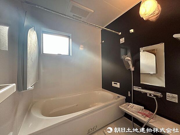 ＜浴室＞1坪タイプの広いユニットバスでゆっくりとバスタイムをお過ごしいただけます。