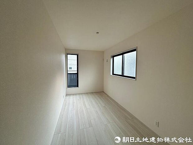 ＜洋室＞バルコニーにが使える洋室6.75帖です。