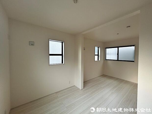 ＜洋室＞9帖の洋室で間仕切壁を造って2部屋としても使えます。（別途費用）