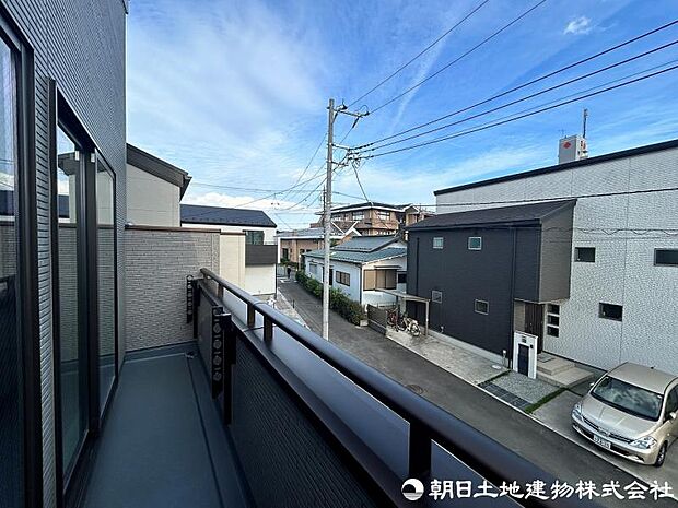 ＜バルコニー＞東南向きで陽当たり良好です。