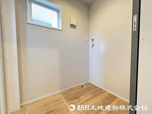 <ランドリールーム>洗濯機置き場もある広いランドリールームです。