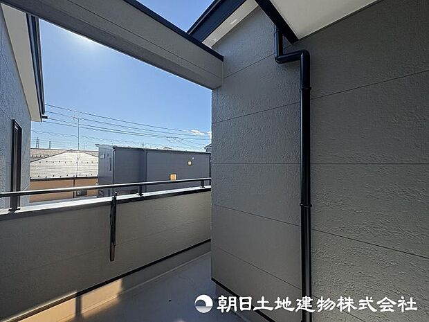 <バルコニー>南向きで陽当たり良好となっています。