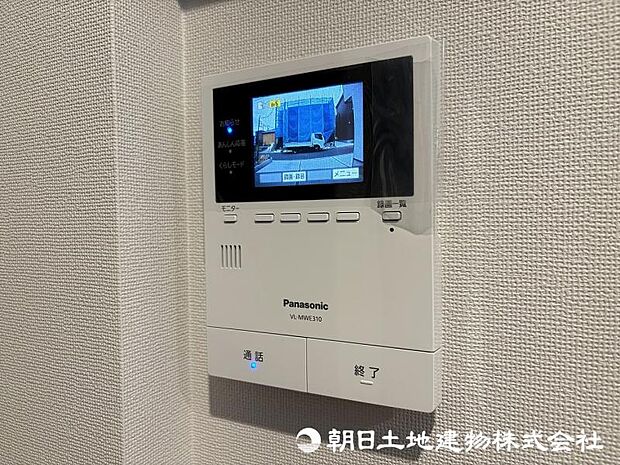 <インターフォン>見やすいカラーモニター付きです。