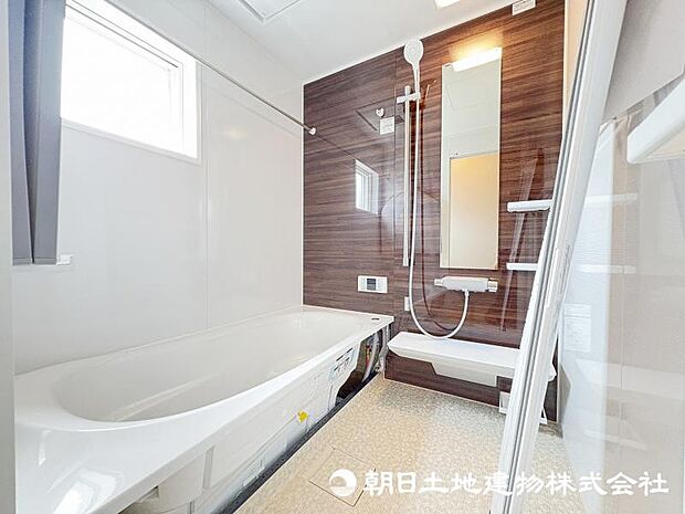 ＜浴室＞1坪タイプの広いユニットバスです。