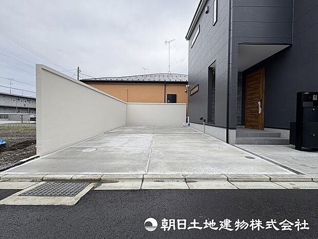 <カースペース>カースペースには車並列2台駐車可能です。