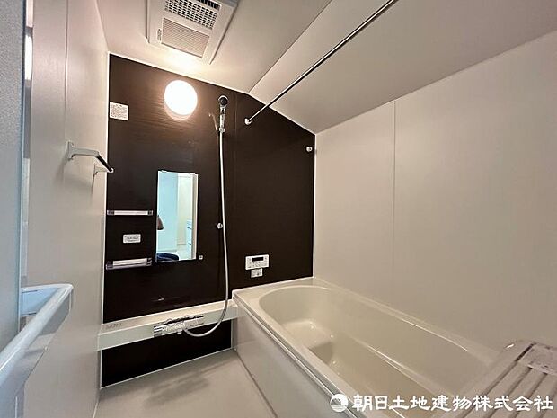 <浴室>1坪タイプの広いユニットバスです。