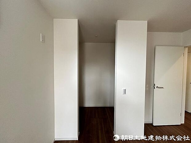 <収納>主寝室にはウォークインクローゼットもあり便利です。