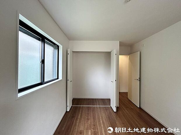 <収納>納戸スペースにもクローゼット収納があります。