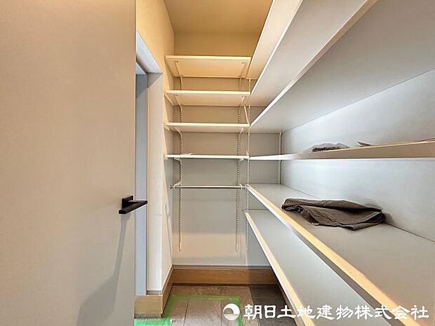 <シューズインクローク>ガレージからも出入りができます。