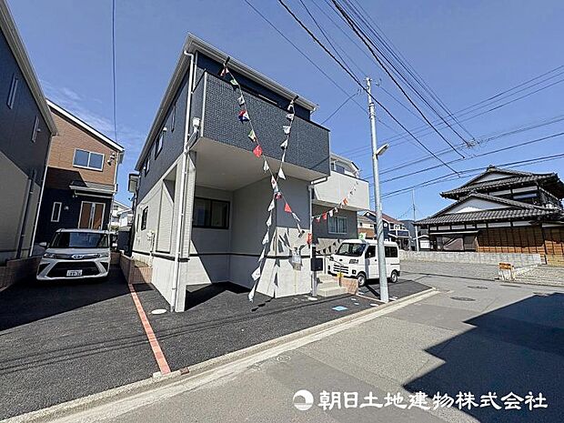 <外観>交通量の少ない道路に面して安心いただけます。