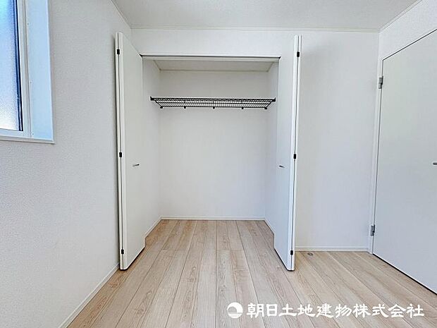 <収納>各洋室にクローゼット収納がありお洋服をすっきりと収納できます。