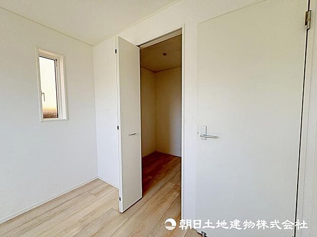 ＜収納＞ご夫婦で使える2帖のウォークインクローゼットも便利です。