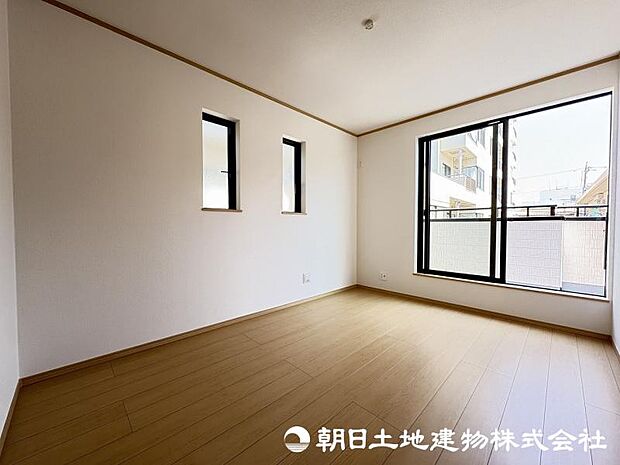 ＜洋室＞バルコニーに面した明るい洋室6帖です。