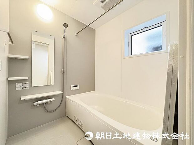 <浴室>1坪タイプの広いユニットバスです。