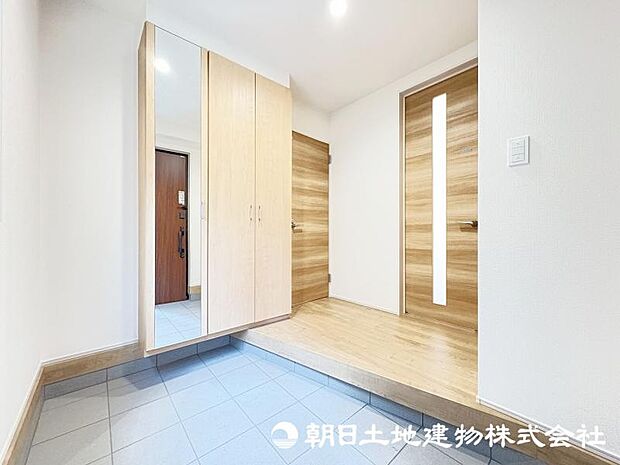 <玄関>広い玄関でお客様をお出迎え致します。