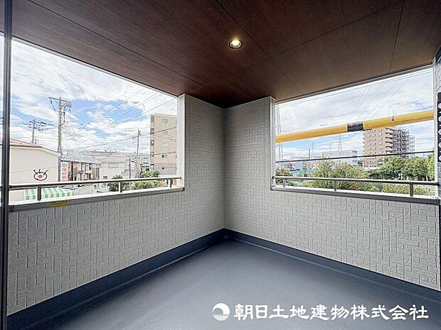 <バルコニー>急な雨でも安心のインナーバルコニーも魅力です。