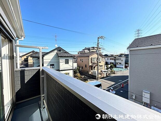 <バルコニー>東南向きで陽当たり良好です。