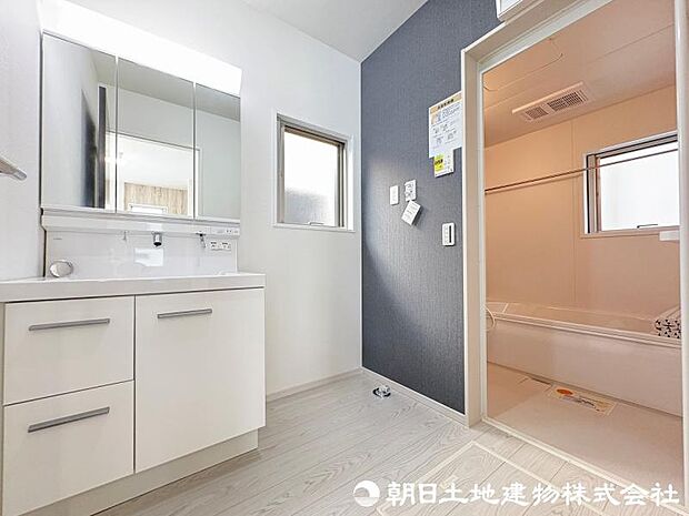 ＜洗面室＞キッチンに近く家事動線がスムーズです。