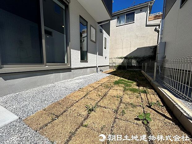 ＜お庭＞小さいお子様が遊べるお庭スペースも魅力です。
