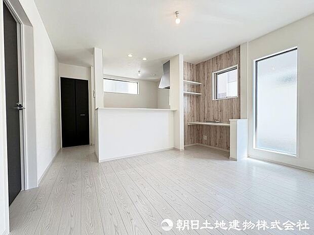 ＜ダイニング＞お勉強や家事に便利なカウンター付です。