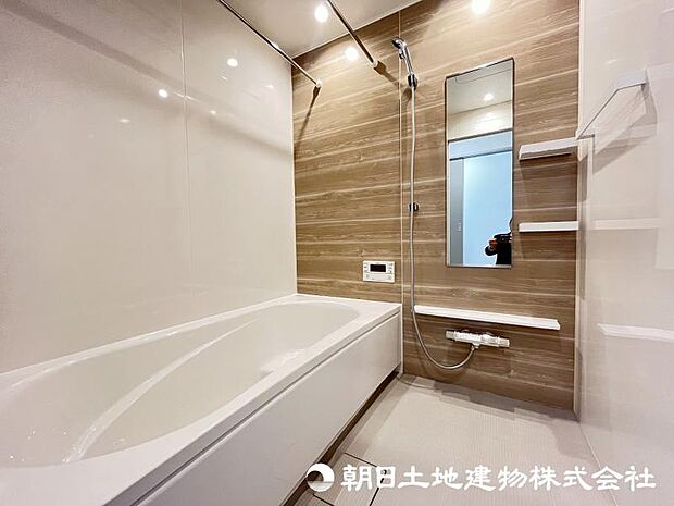 <浴室>1坪タイプの広いユニットバスです。