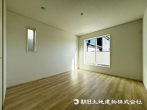 ＜洋室＞バルコニーに面した明るい洋室7.5帖です。