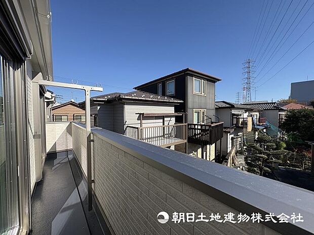 ＜バルコニー＞東南向きで陽当たり良好です。
