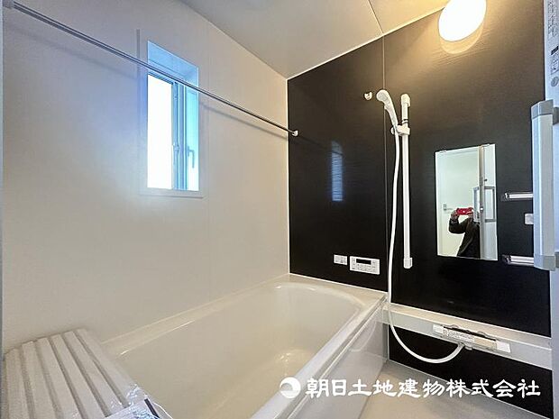 ＜浴室＞1坪タイプの広いユニットバスで、ゆっくりとバスタイムをお楽しみいただけます。
