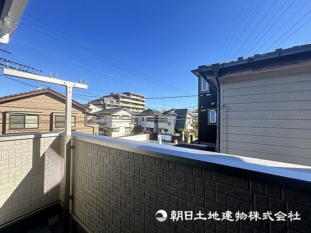 ＜バルコニー＞東南向きで陽当たり良好です。