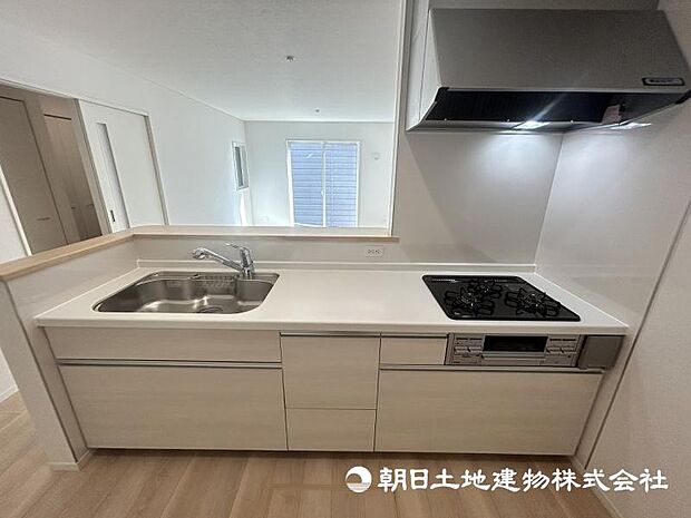＜キッチン＞広い家事スペースを確保していますので、ご夫婦でのお料理も楽しめます。
