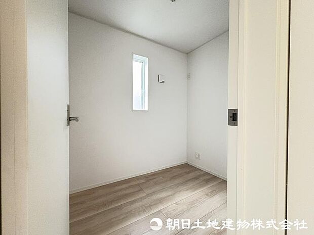 <納戸>2階の廊下から使える納戸2.5帖も便利です。