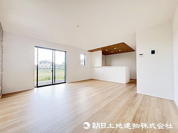 <リビング>南向きで明るいリビングです