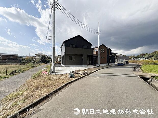 <外観>隣家と離れていますので、開放感がございます