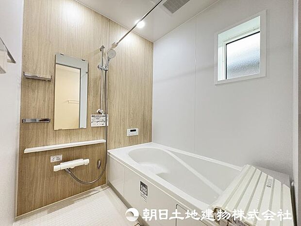 ＜浴室＞1坪タイプの広いユニットバスでゆっくりとバスタイムをお楽しみいただけます。