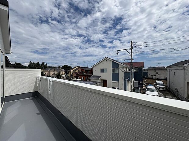 ＜バルコニー＞東南向きで陽当たり良好です。