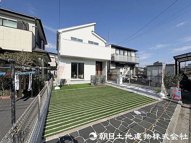 ＜外観＞交通量の少ない道路に面して安心いただけます。