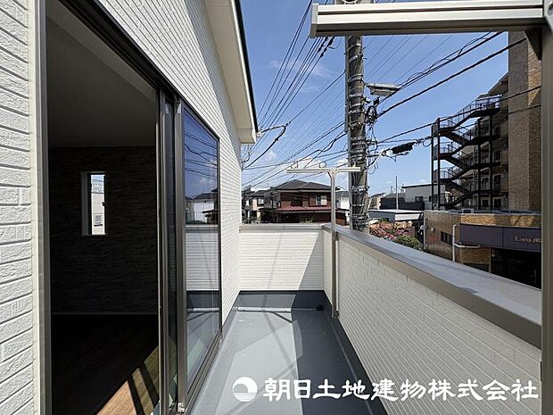 ＜バルコニー＞南向きで陽当たり良好です。