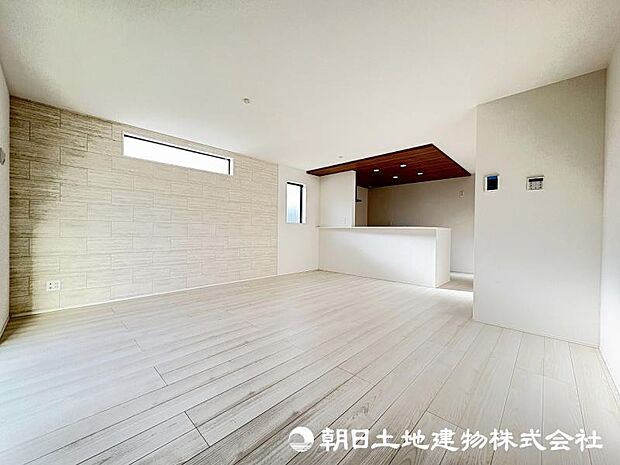 <リビング>対面キッチンで、キッチンからLD全体を見渡すことができます