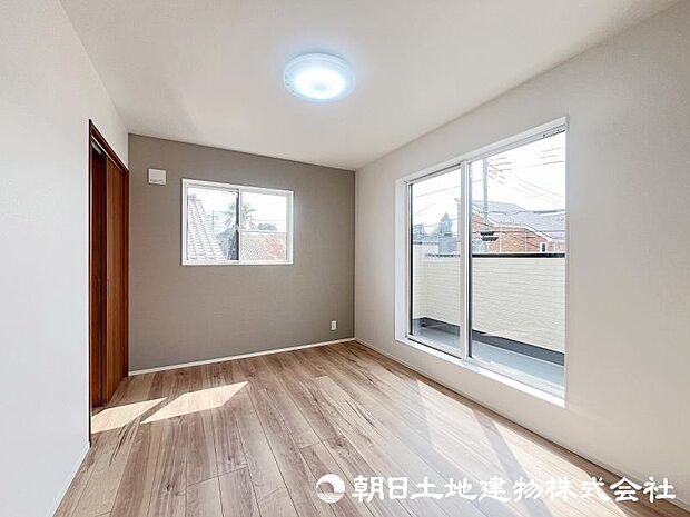 ＜洋室＞バルコニーに面した明るい洋室6帖です。