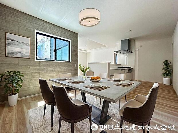 ＜ダイニング＞アイランドキッチン横にお食事を召し上がるダイニングスペースがあります。