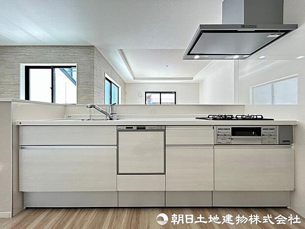 ＜キッチン＞奥様に人気のビルトイン食器洗浄機付です。